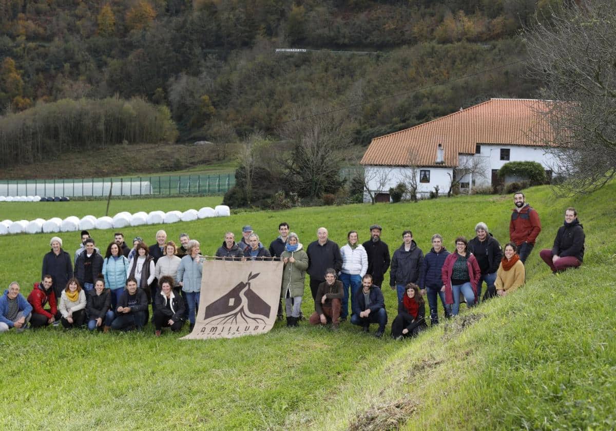 DV: ‘Amillubi, lurra taupaka’